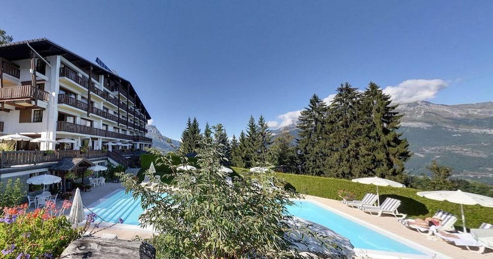 Отель Aux Ducs De Savoie Комблу Экстерьер фото