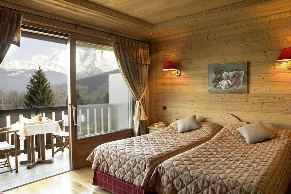 Отель Aux Ducs De Savoie Комблу Экстерьер фото