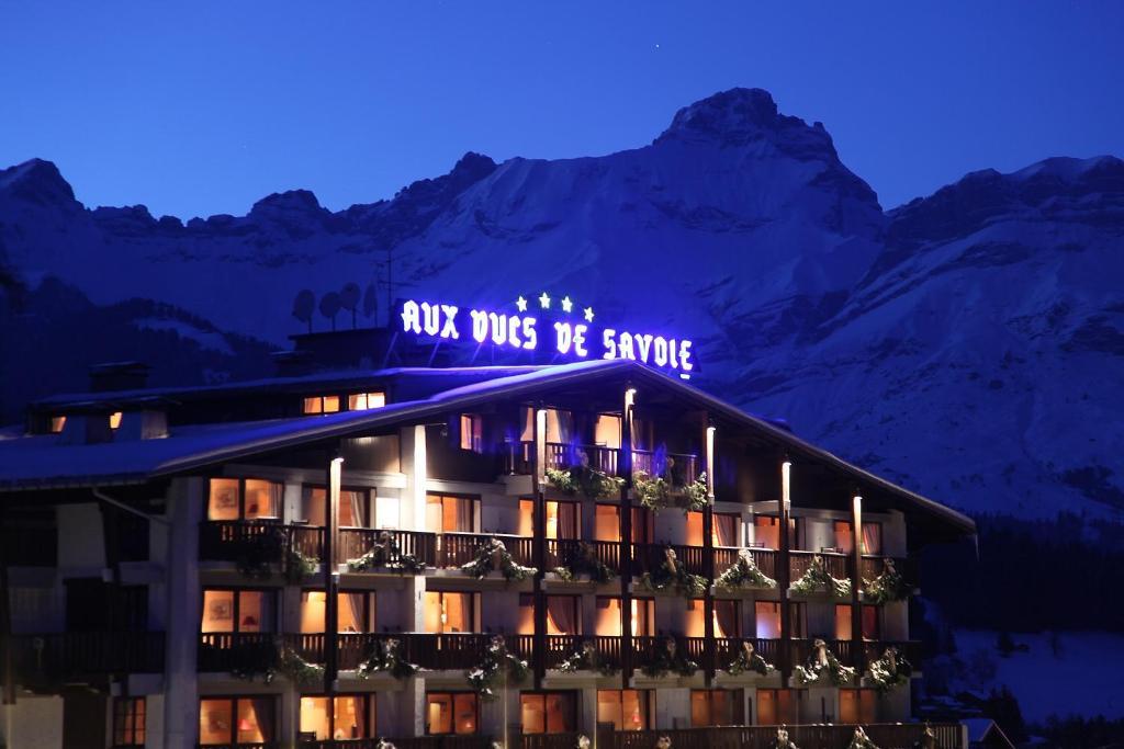 Отель Aux Ducs De Savoie Комблу Экстерьер фото